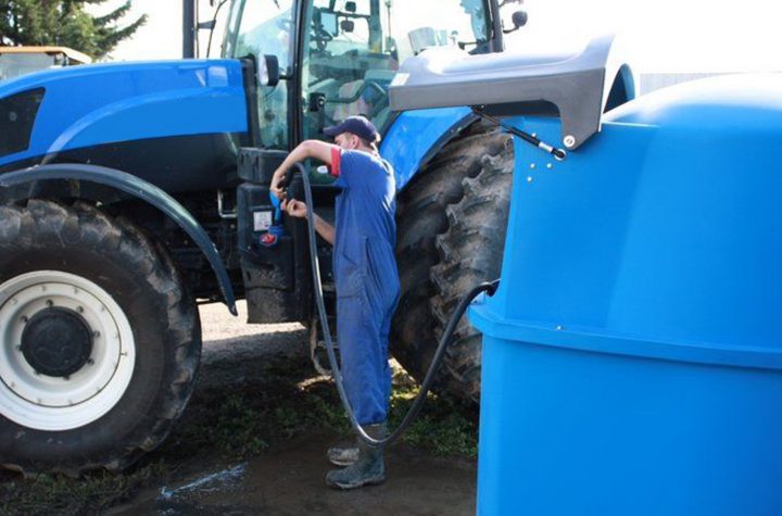 Refueling tractor